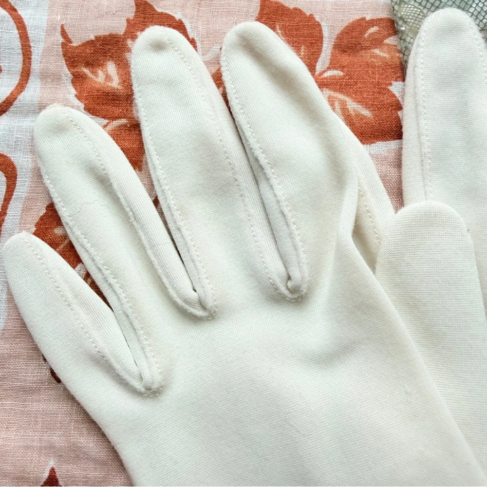 Vintage NWT Gloves With Bow Detail